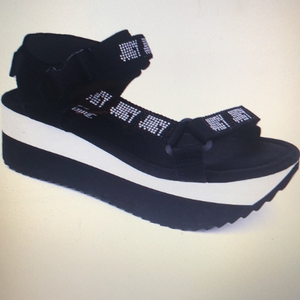 Juicy Couture‎ Izora size 8 sandals New in the original box